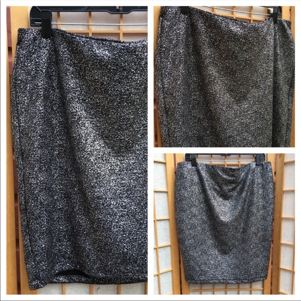 Torrid Black/Silver/Gold Shimmery Skirt Torrid SZ 2